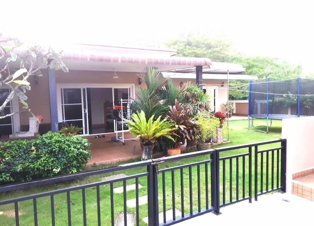 4 Palms Resort Bang Sare Exterior photo